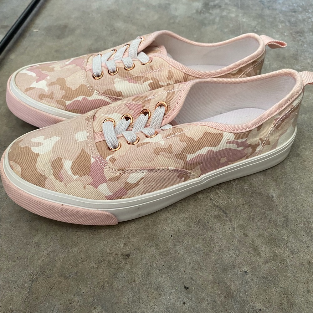 Shoes - Picture 3 of 5
